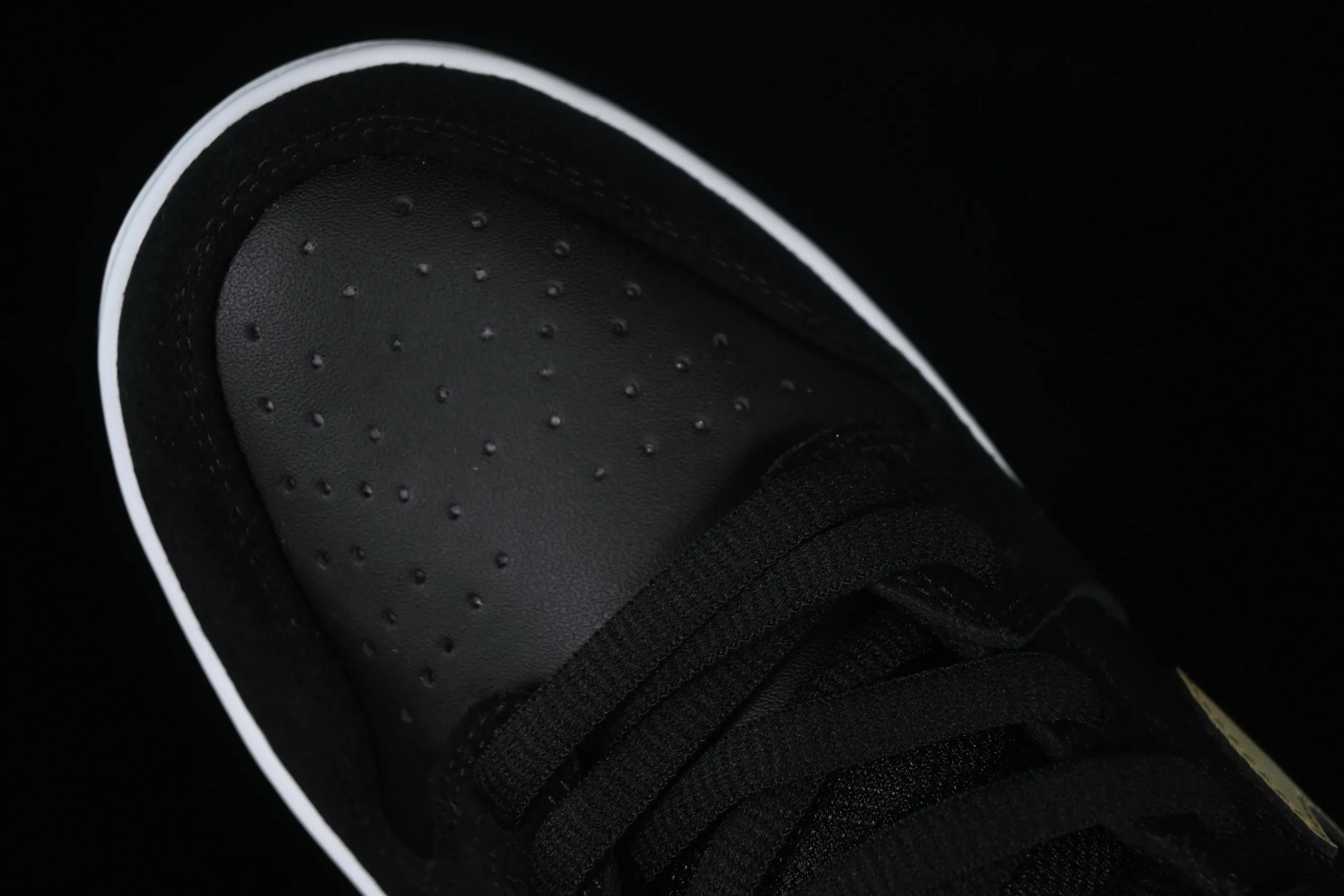 All categories Nk SB Dunk series Nk SB Dunk Low low-top sneakers K version Nk SB Dunk Low black and white gold dunk series low-top casual sports skateboard shoes BQ6817-002